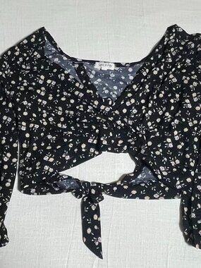 Womens Love + Joy Black Floral Pattern Cropped Long Sleeve Blouse (Size L)